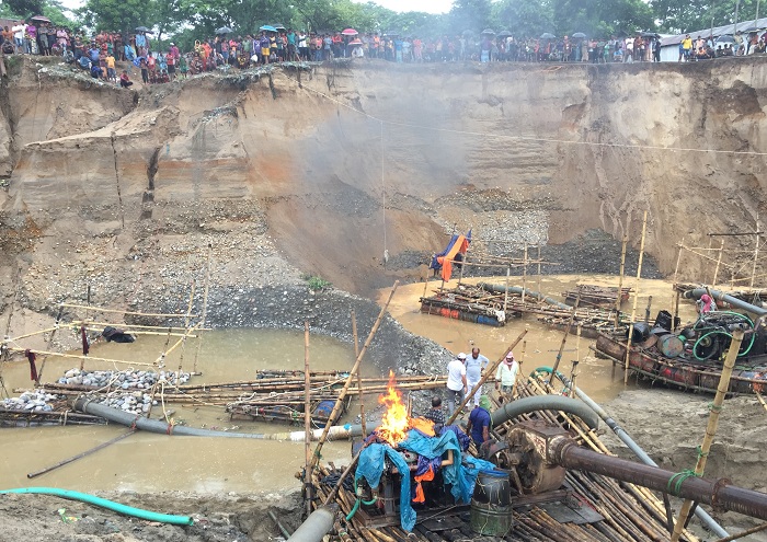 ভোলাগঞ্জে অভিযানে ২০ বোমামেশিন ধ্বংস, আটক ১