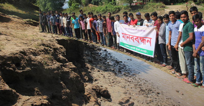 গোয়াইনঘাটে পিয়াইন নদী ভাঙ্গন রোধে হাদারপারে মানববন্ধন