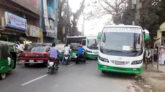 নগরীর মজুমদারীতে সাদাপাথর পরিবহনে তীব্র যানজট