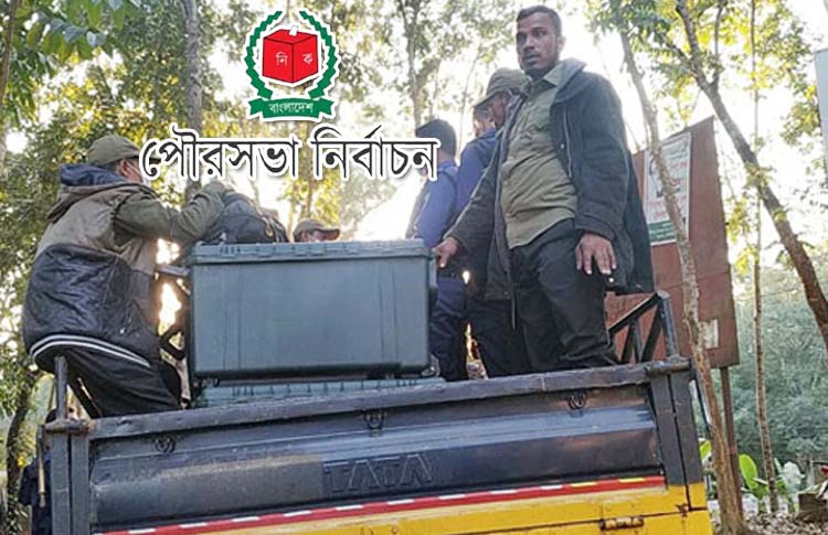 বড়লেখায় ১০ ভোটকেন্দ্রে পৌঁছেছে ভোটের সরঞ্জাম