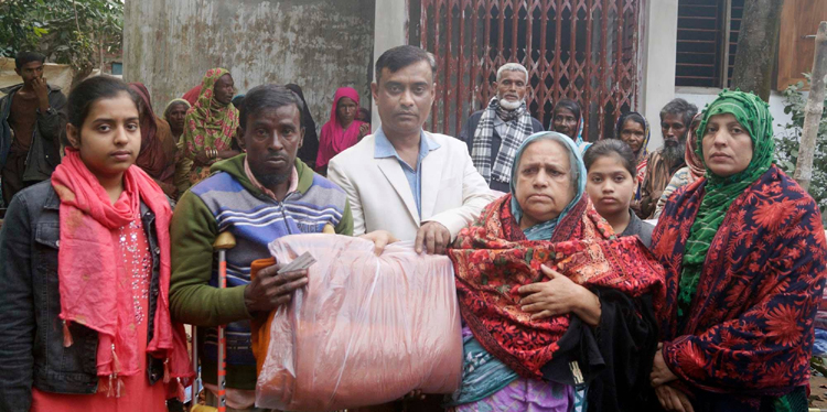 আজাদ ফাউন্ডেশনের উদ্যোগে দুই শতাধিক কম্বল বিতরণ