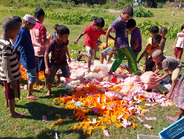 সিলেটে ড্রেনের পাশে অবৈধ আইসক্রিম কারখানা, বিষাক্ত রংয়ের ব্যাবহার