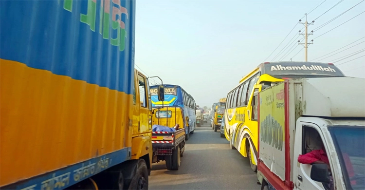 ঢাকা-সিলেট মহাসড়কে ১০ কিমি যানজট, ঘরমুখো মানুষের ভোগান্তি