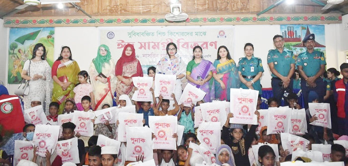 পুনাক’র উদ্যোগে সুবিধাবঞ্চিত পথশিশুদের মাঝে ঈদসামগ্রী বিতরণ