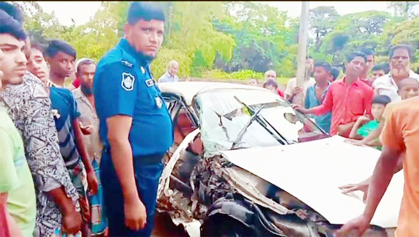 বাস-প্রাইভেট কার সংঘর্ষে প্রাণ গেলো এনজিও কর্মকর্তার