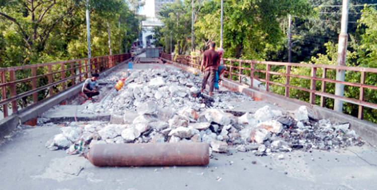 ১ মাসে ক্বিন ব্রিজের ৪০ শতাংশ সংস্কার কাজ সম্পন্ন