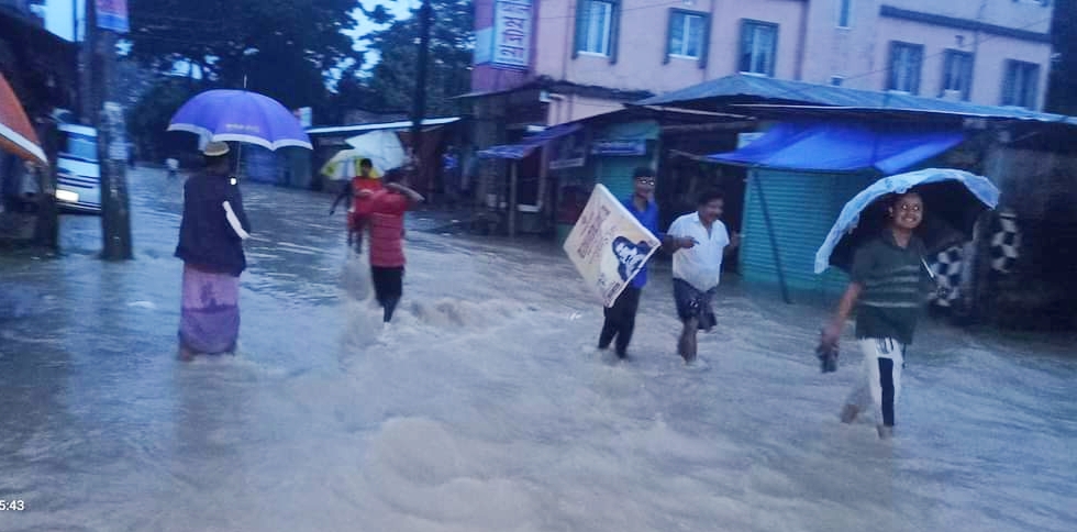 গভীর রাতে পানিতে তলিয়ে গেছে সিলেট নগরী